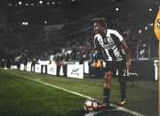 开云体育平台APP-掌控者爱德华兹，欧冠决赛之夜，他如何一手编织胜利轨迹