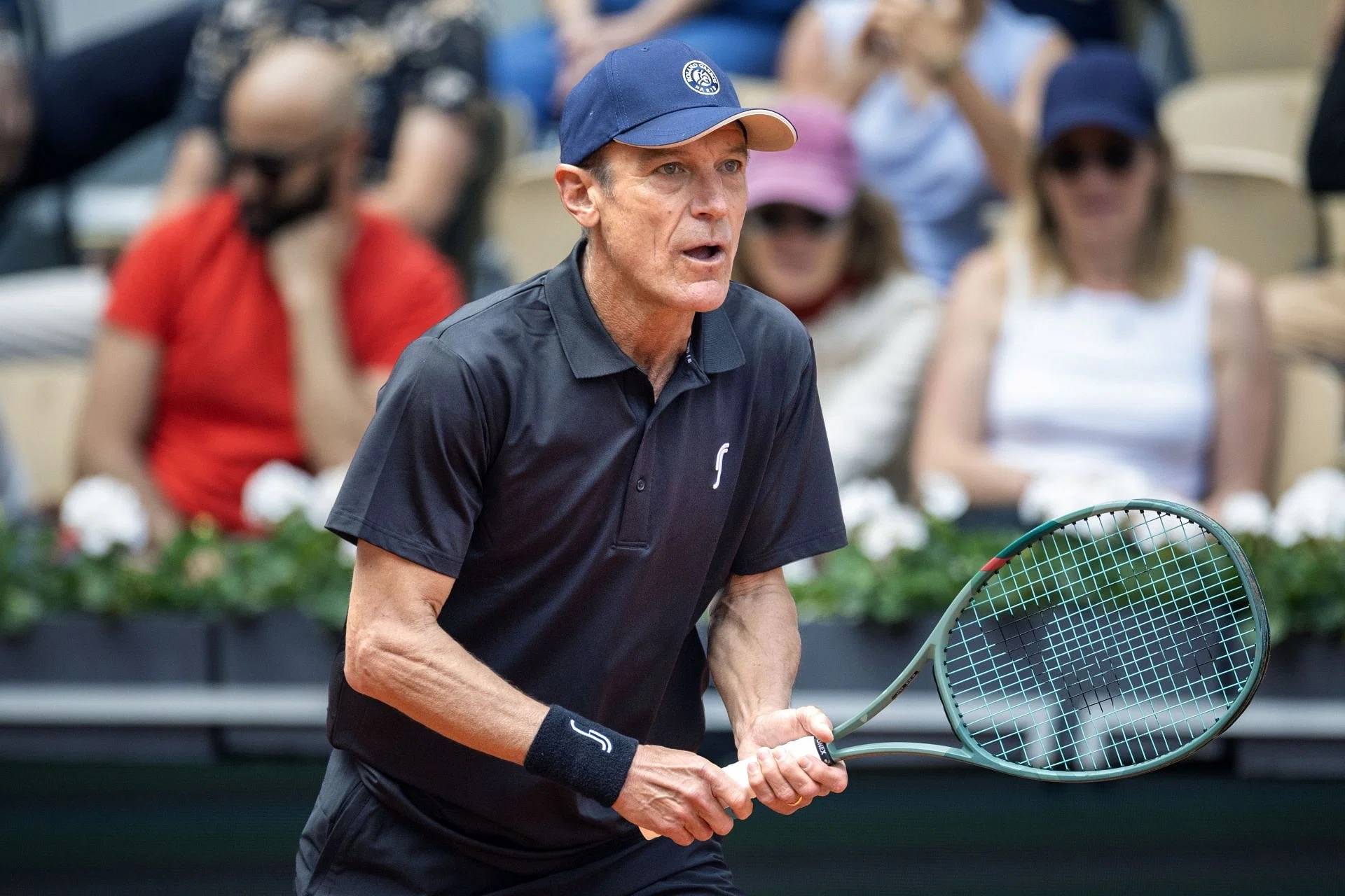 包含西班牙网球队绝地反击澳大利亚网球队，费德勒送出助攻的词条