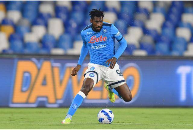 包含那不勒斯连续三轮未尝胜绩，陷入低谷的词条