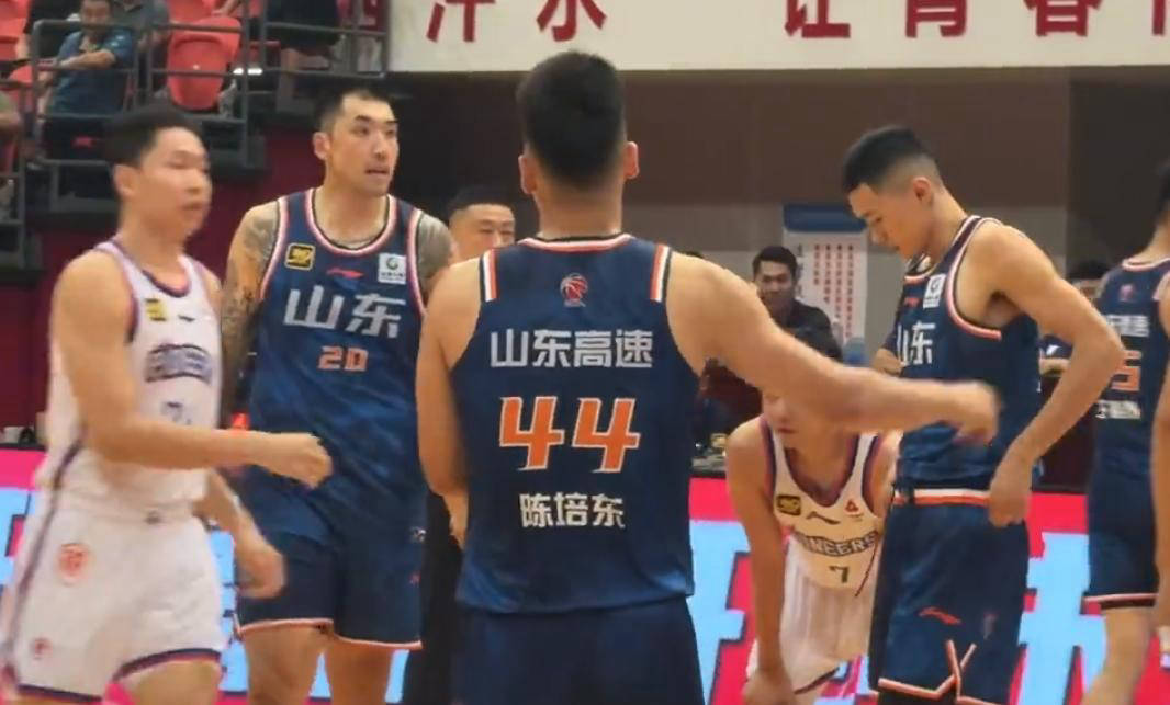 关于福建男篮力克天津队,继续领先的信息 关于福建男篮力克天津队,继续领先的信息