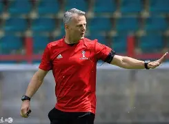 爆冷结果引发球迷热议,裁判判罚成焦点的简单介绍 爆冷结果引发球迷热议,裁判判罚成焦点的简单介绍