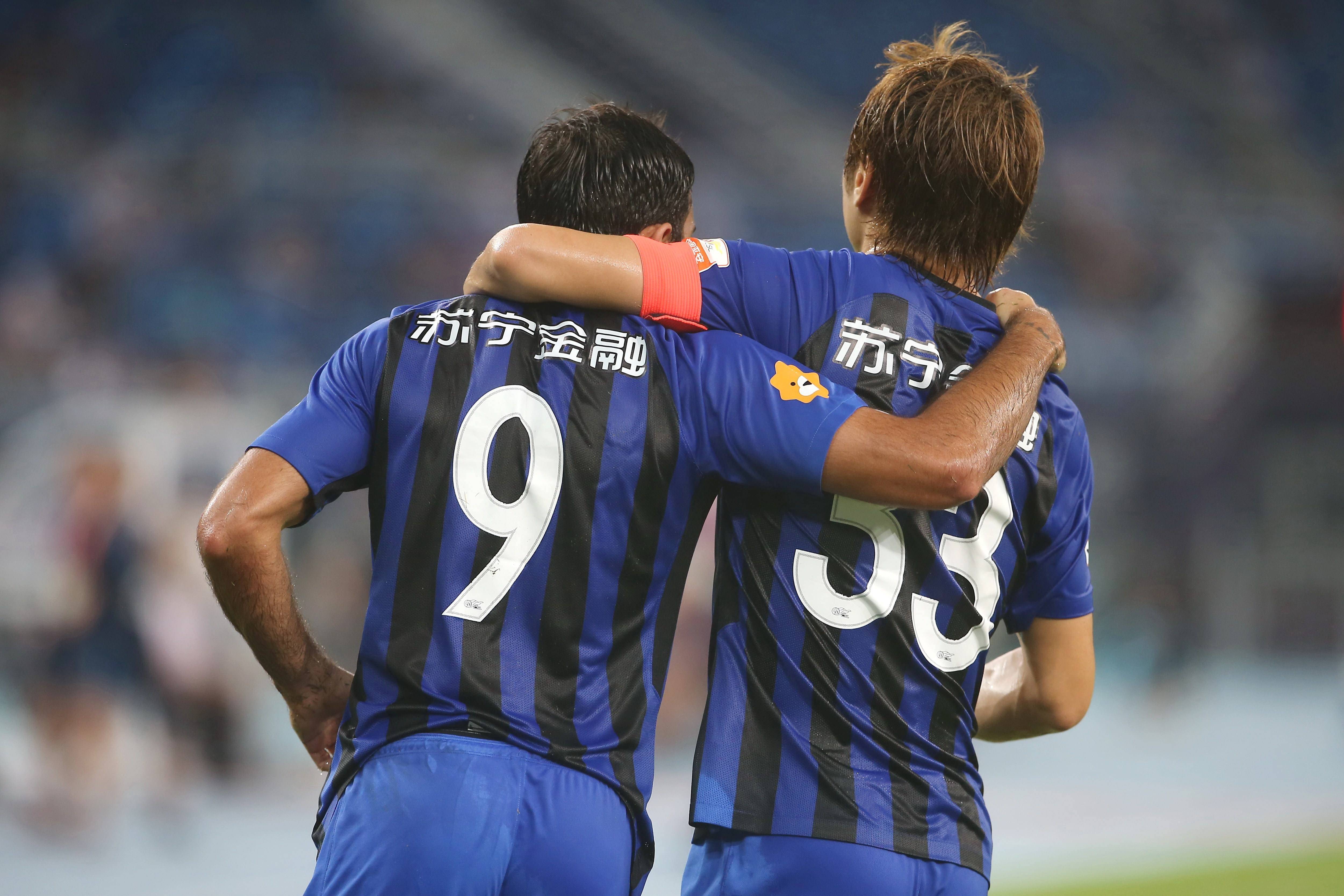 包含江苏苏宁备战中超关键战，力争卫冕冠军的词条