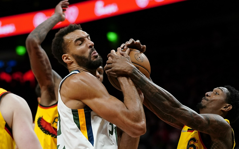 爵士全队实力超群，登顶西部夺得总冠军的简单介绍