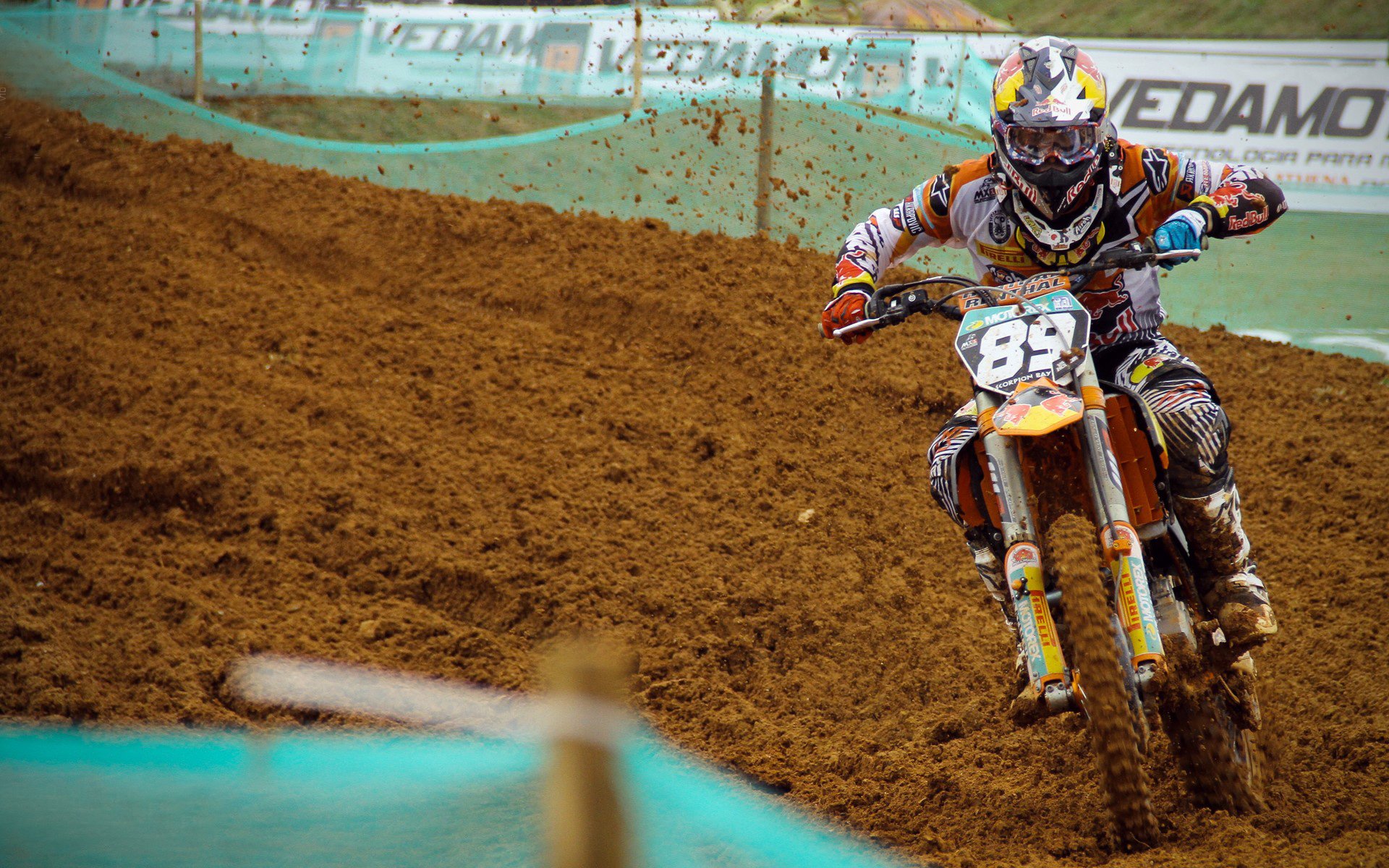 武切维奇统治全场，湖人血拼广厦队险胜